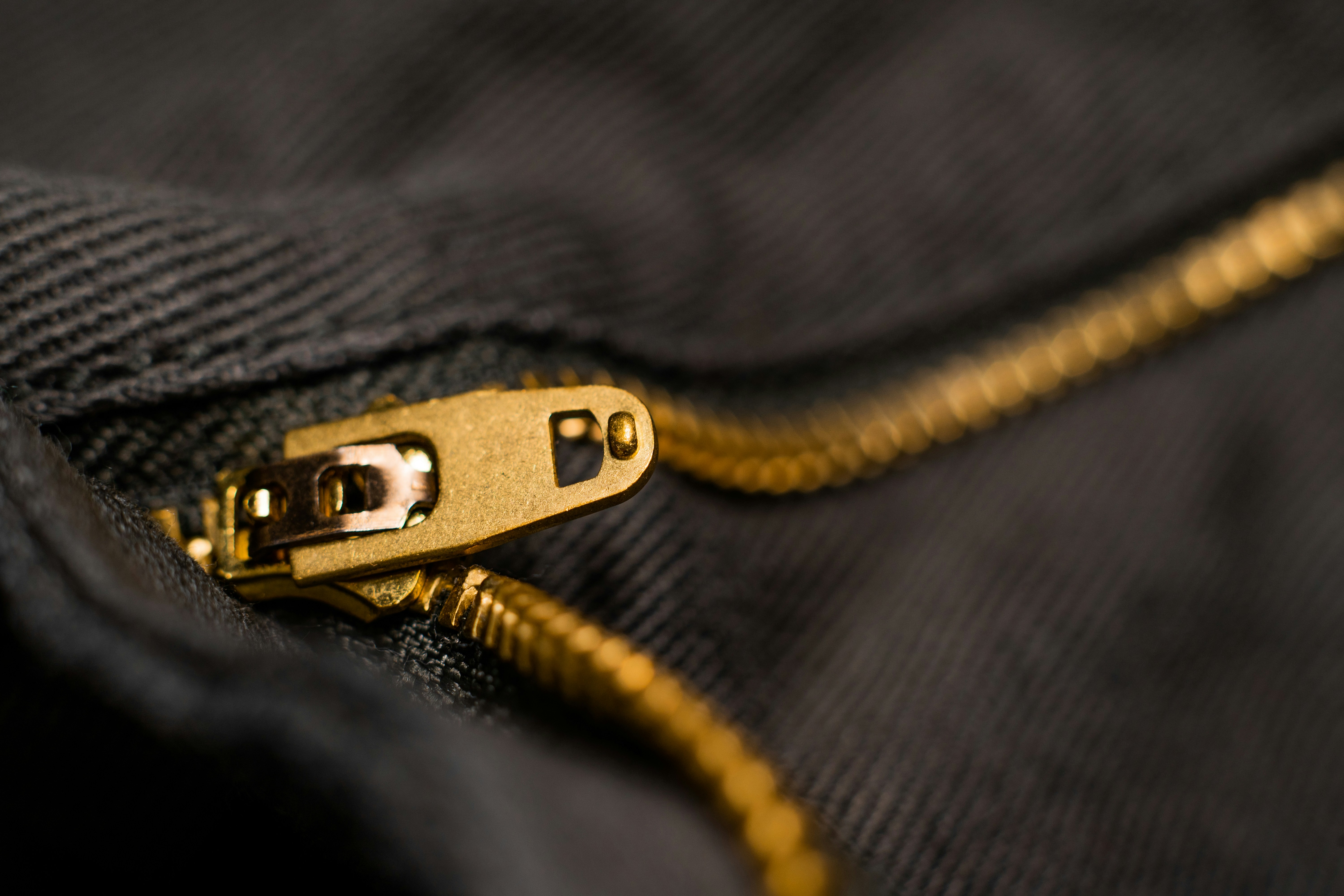 Zippers, buttons, elastics and trims
